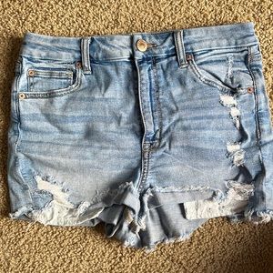 AMERICAN EAGLE SHORTS CURVY HIGH RISE  DISTRESSED STRETCHY JEAN SHORTS SIZE 10
